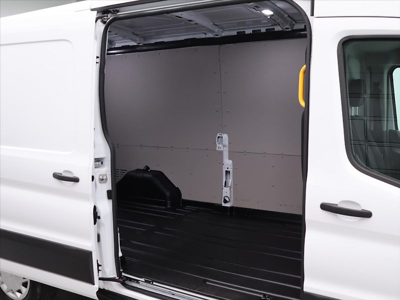 Ford Transit 2,0 TDCi 96kW Klima L3H2 DPH - fotka 12 z 25