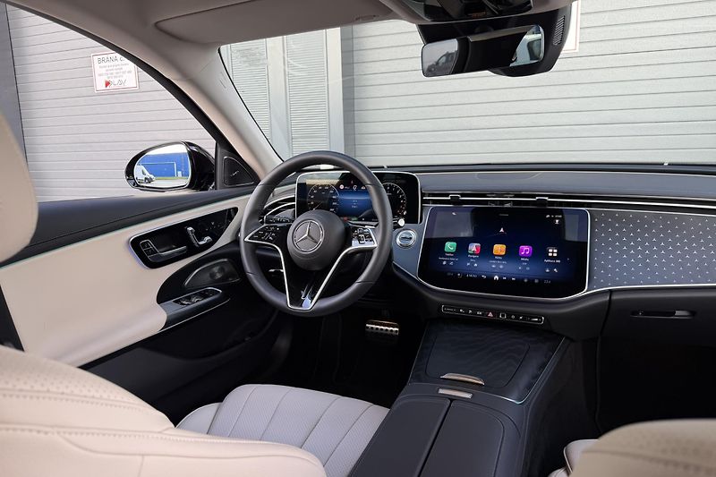 Mercedes-Benz Třídy E (2025) E 300de 4Matic Allterrain - fotka 16 z 89