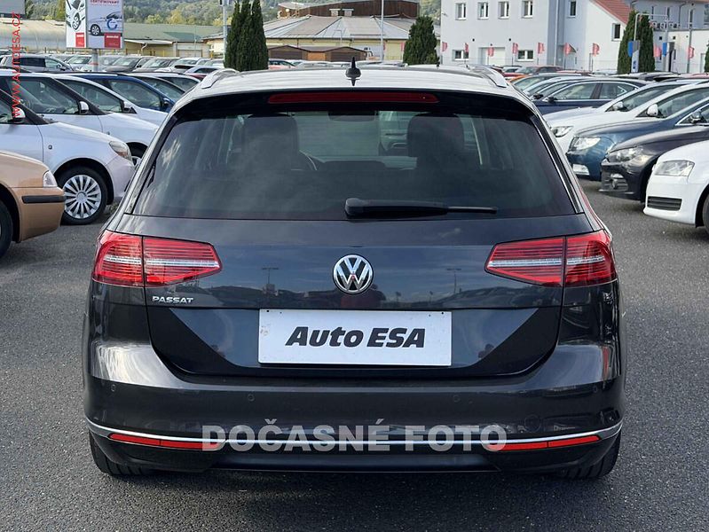 Volkswagen Passat (2018) 2.0TDi, ČR, Highline - fotka 4 z 19