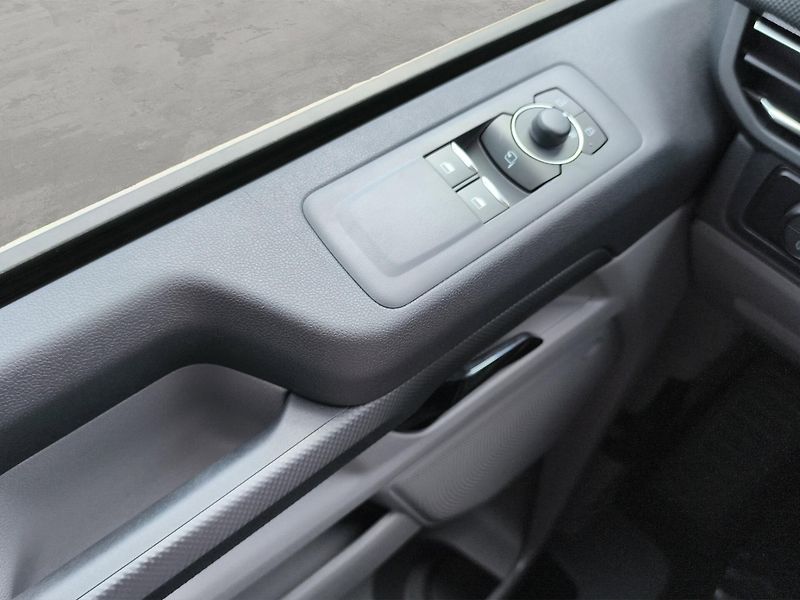 Ford Transit Custom (2026) kombi 2.0 TDI L2 Limited 100kW - fotka 12 z 16