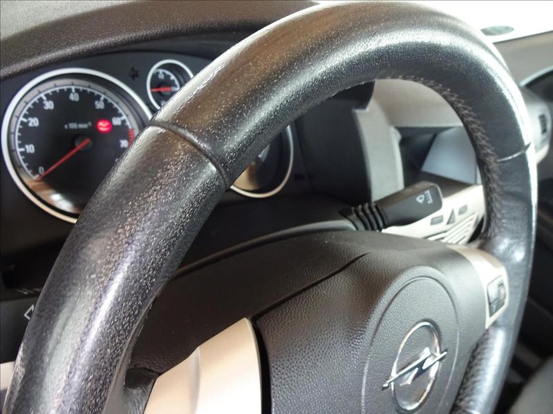 Opel Astra 1,6i 85kW - fotka 35 z 41