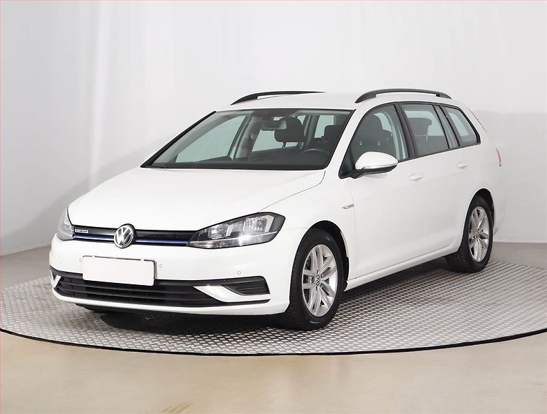 Volkswagen Golf (2019) 1.5 TSI, Tempomat - fotka 2 z 15