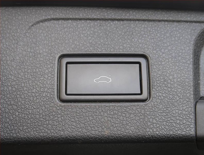 Volkswagen Passat (2018) R-Line 2.0 TDI, 4X4, Automat - fotka 16 z 21