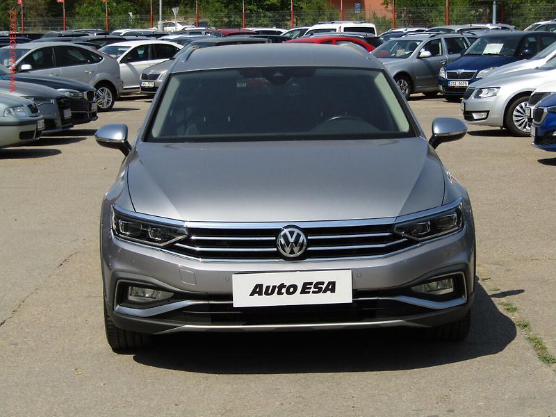 Volkswagen Passat (2020) 2.0 TDi 4Motion, ČR - fotka 2 z 24