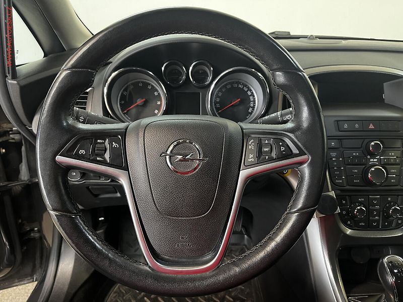Opel Astra (2011) 1.6i, xenon, autoAC - fotka 15 z 15