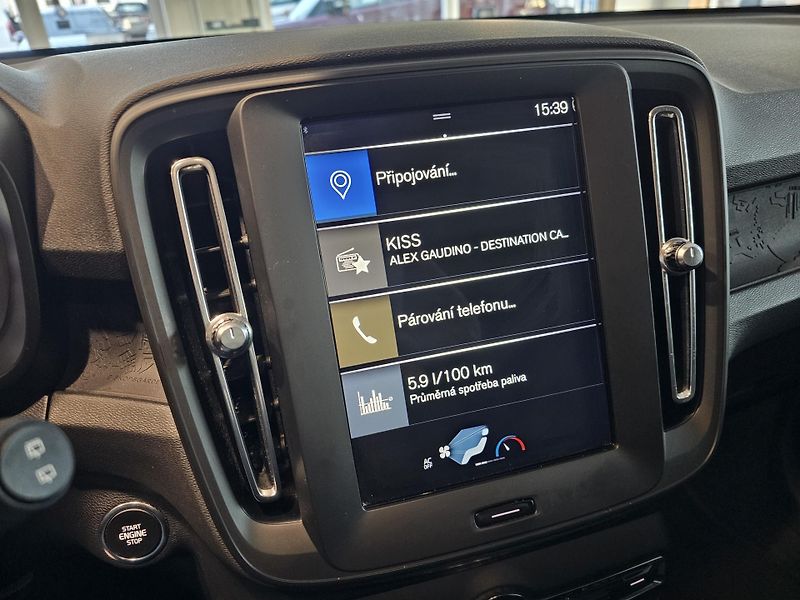Volvo XC40 D3 Automat ČR 1.majitel - fotka 13 z 45
