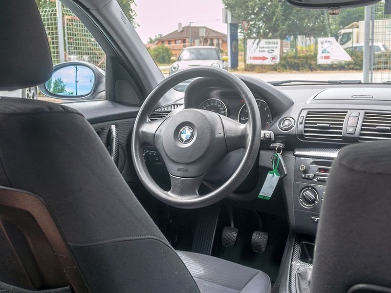 BMW Řada 1 (2007) 2.0i 125KW man – TAŽNÝ - fotka 14 z 40