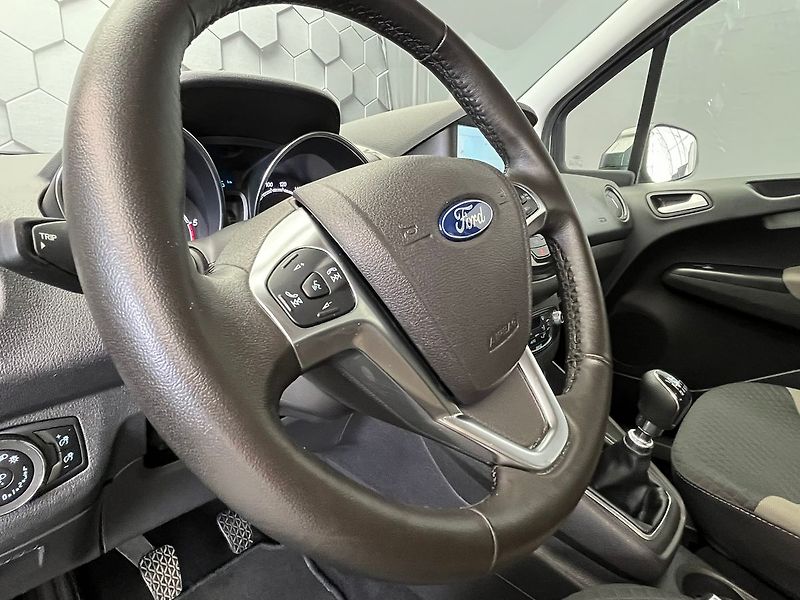 Ford Tourneo Courier Titanium 1.5 TDCi prav.servis - fotka 13 z 44
