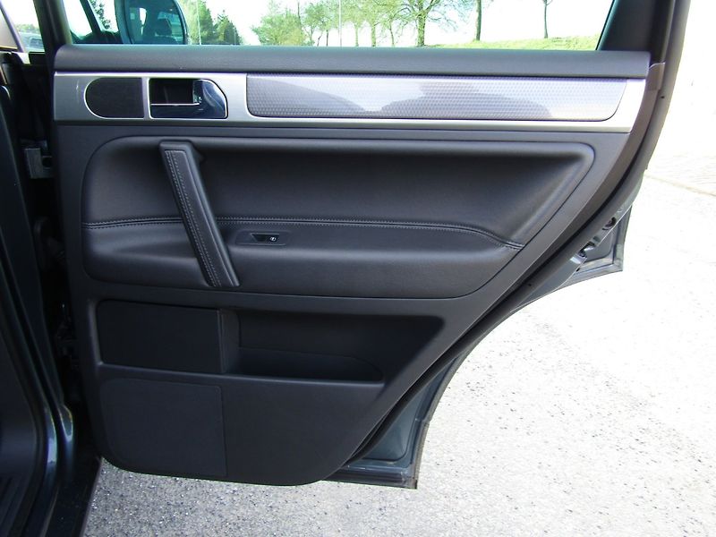 Volkswagen Touareg (2008) 2.5 TDI 4X4  PRUŽINY - fotka 23 z 38