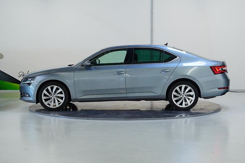 Škoda Superb - fotka 3 z 28
