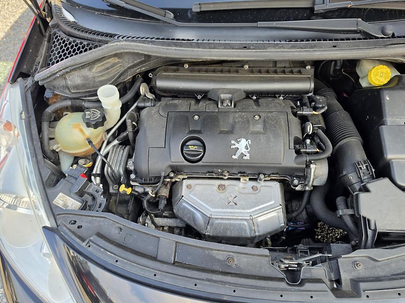 Peugeot 207 1.6 i Kabriolet  - fotka 10 z 18