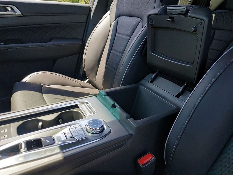 KGM Rexton 2.2 Premium 4WD, AT, SKLADEM - fotka 24 z 29