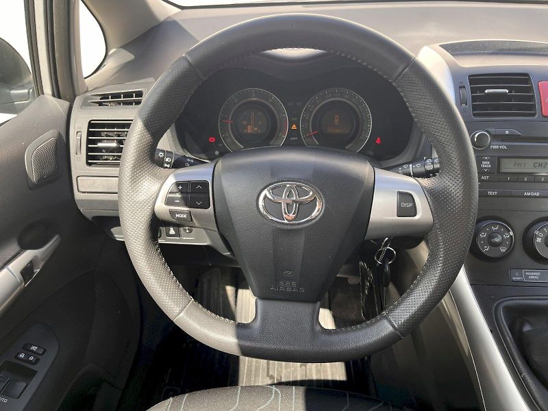 Toyota Auris (2012) 1,4 D-4D 6man - fotka 18 z 22