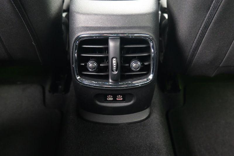 Mini Clubman 100 kW JCW paket LED Navi - fotka 21 z 40