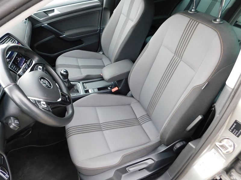 Volkswagen Golf (2016) VII KOMBI 2.0 TDi - fotka 16 z 33