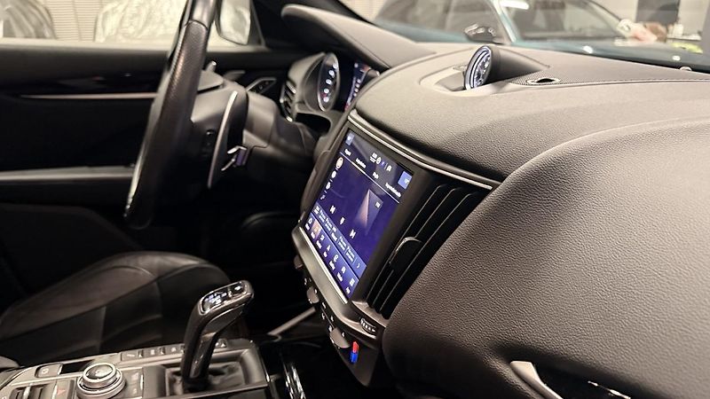 Maserati Levante (2021) 3.0T GandSport,350 PS, - fotka 25 z 27