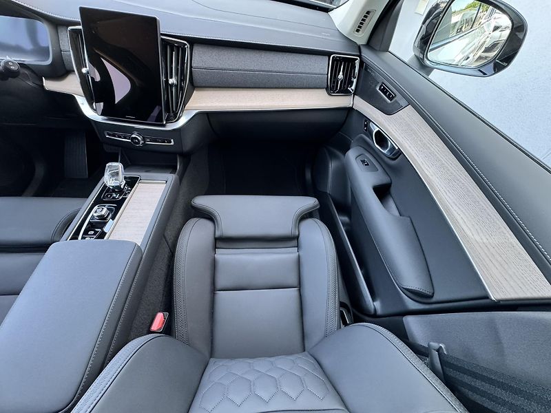 Volvo XC90 T8 AWD / 360 / kola/ REZERVACE - fotka 15 z 51