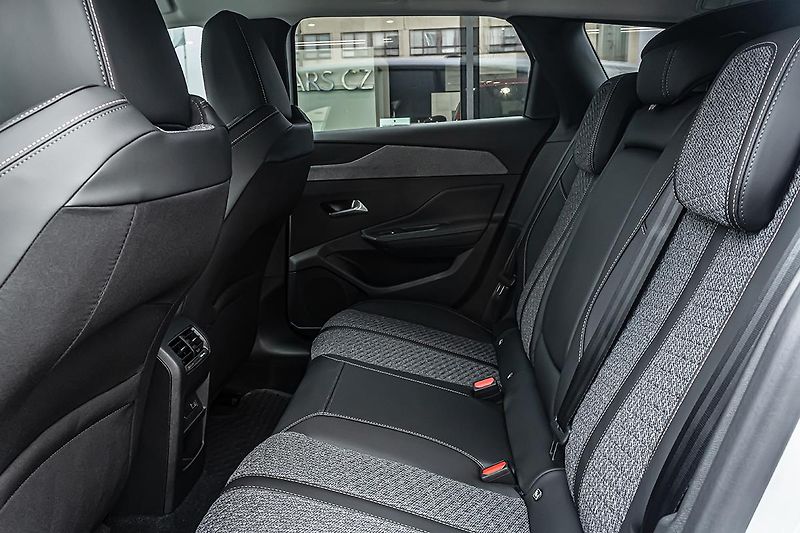 Peugeot 308 1,2 ALLURE Hybrid 145 e-DCS6 - fotka 17 z 18