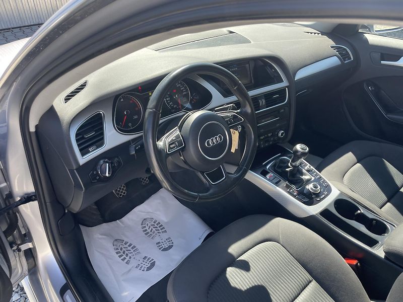 Audi A4 Avant 2.0TDi 120PS S-LINE AVANT TOP! - fotka 93 z 179