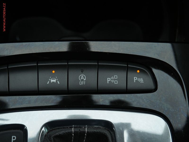Opel Insignia (2017) 2.0CDTi, AT, LED, park - fotka 16 z 22