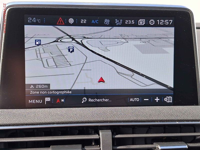 Peugeot 3008 (2019) 1.2 PT, Allure, LED, navi - fotka 16 z 18