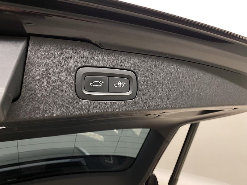 Volvo V60 CC B5 AWD MOMENTUM AUT - fotka 34 z 53