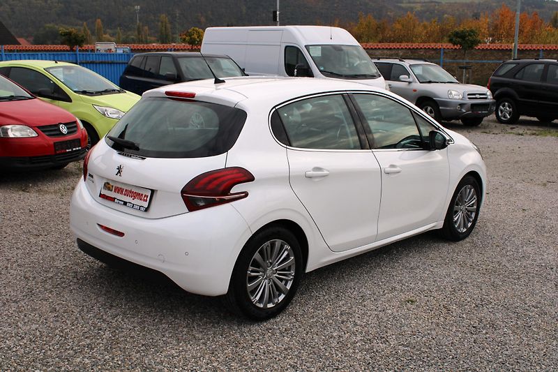 Peugeot 208 (2018) 1.2i 1.MAJITEL KLIMA TEMPOMAT  - fotka 7 z 24