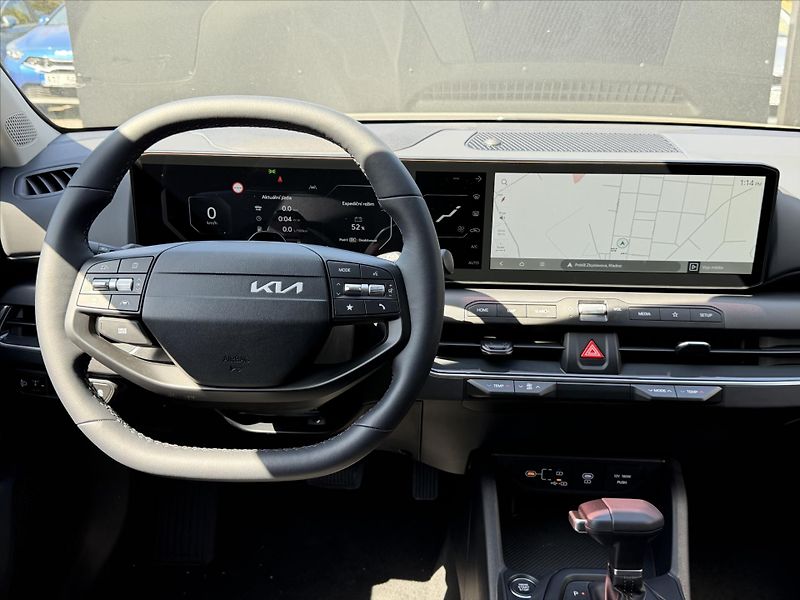 Kia K4 (2026) 1,6 T-GDI DCT Exclusive 17 alu - fotka 9 z 12