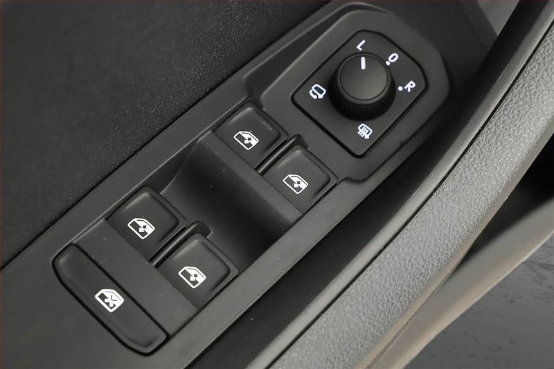 Škoda Karoq (2025) 2.0 TDI, SPORTLINE, DPH - fotka 10 z 21