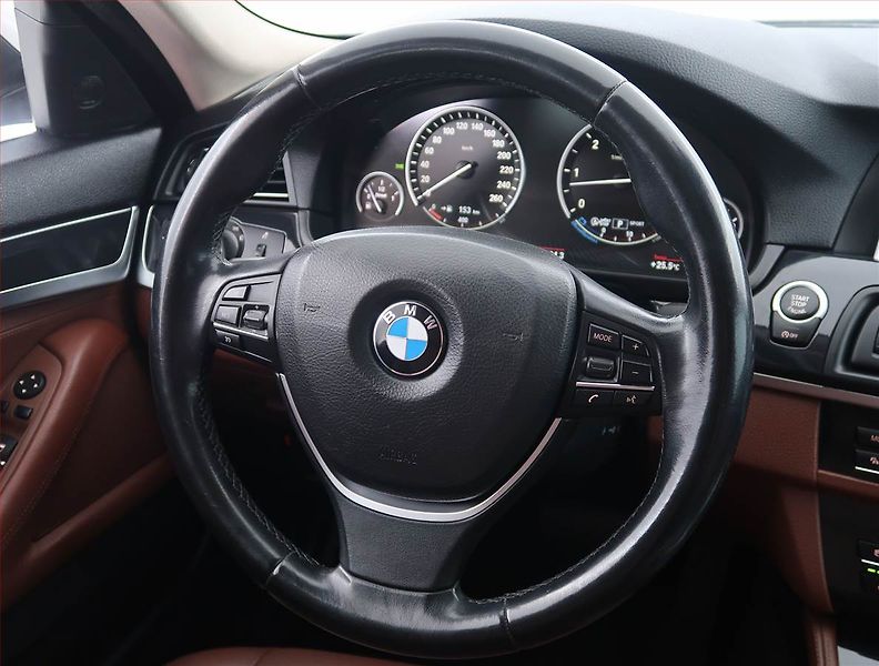 BMW Řada 5 (2015) 530d, Automat, Serv.kniha - fotka 20 z 23