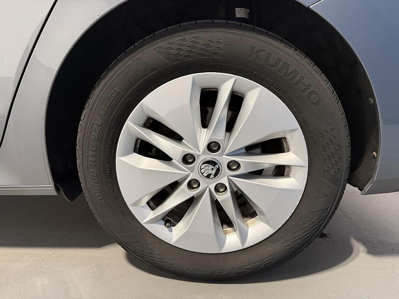 Škoda Octavia 2.0 TDI 85kW DSG Ambition Comb - fotka 13 z 13