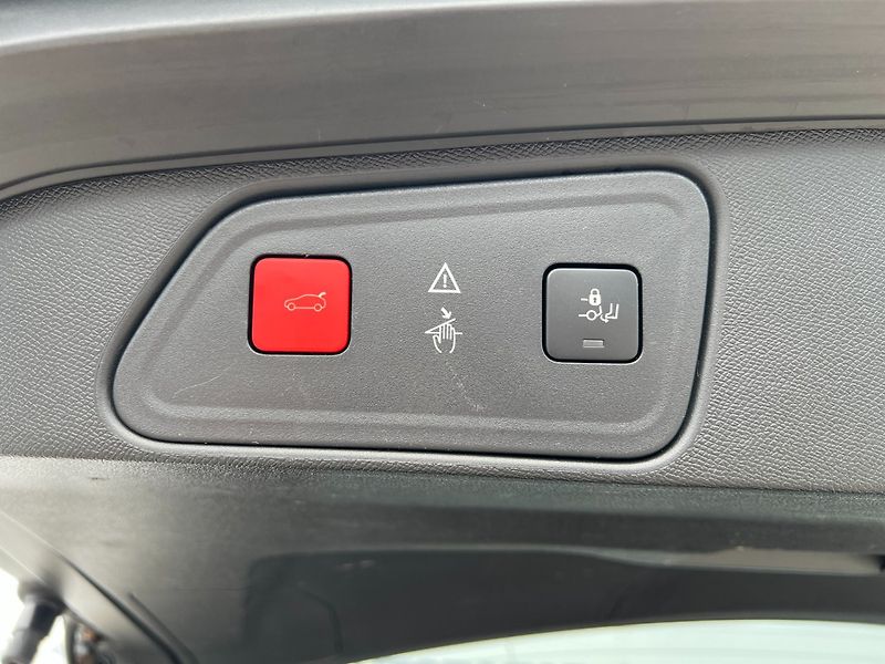 Peugeot 3008 (2019) 1.2PT 96kW! Allure! Tažné! LED - fotka 11 z 38