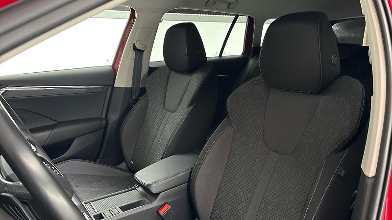 Škoda Octavia 2.0 TDI DSG Style Combi - fotka 15 z 27