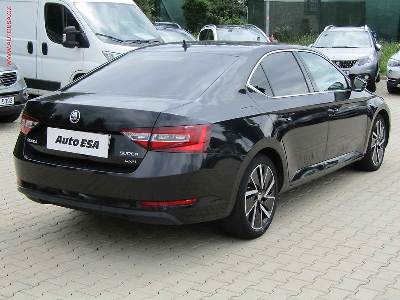 Škoda Superb (2016) 2.0 TDI 4x4, ČR, DSG, bixen - fotka 4 z 25