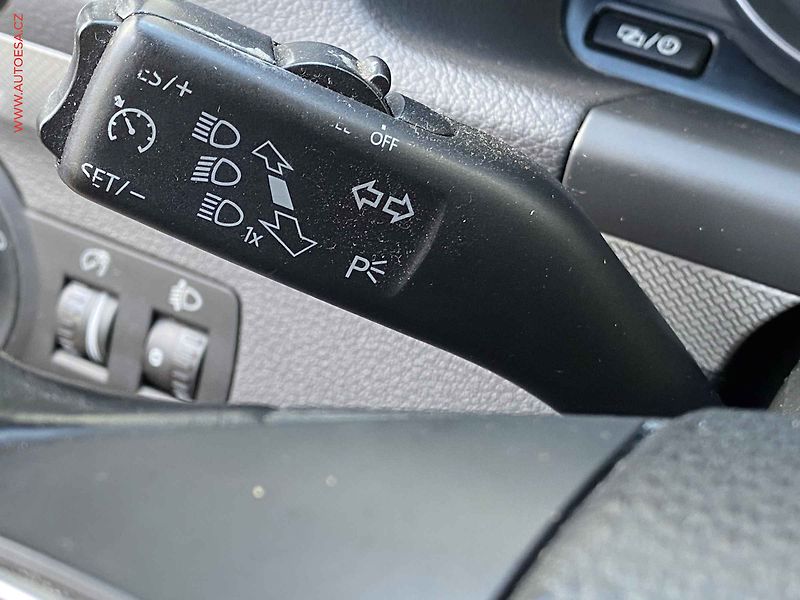 Volkswagen Touran (2012) 1.2TSi - fotka 13 z 18