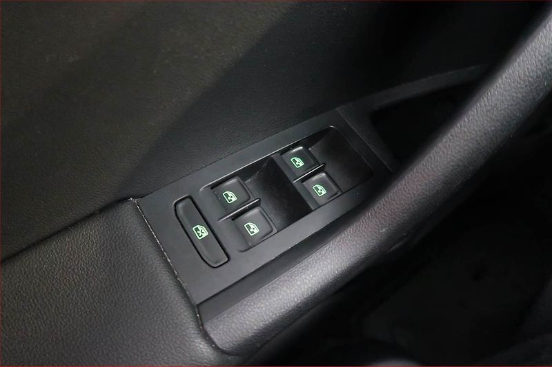 Škoda Octavia (2018) 1.6 TDI, ČR,1.maj, Tempomat - fotka 17 z 17