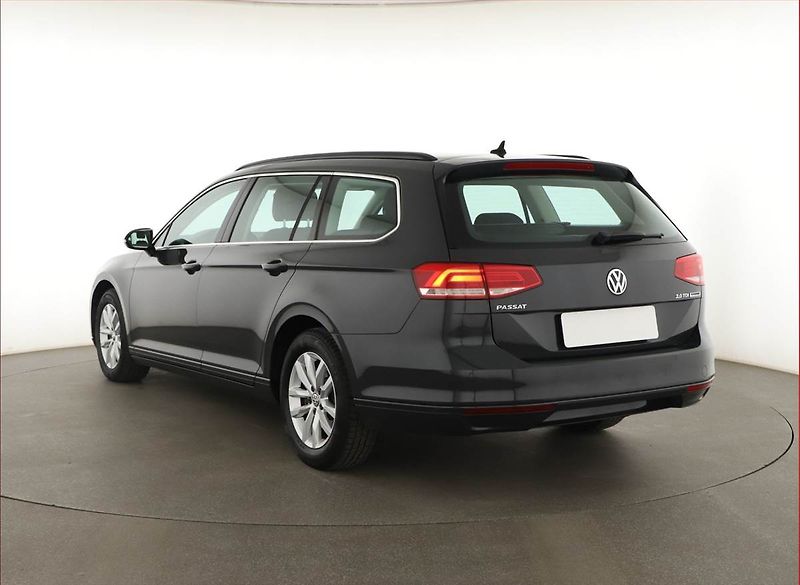 Volkswagen Passat (2015) 2.0 TDI, Automat, Tempomat - fotka 4 z 20