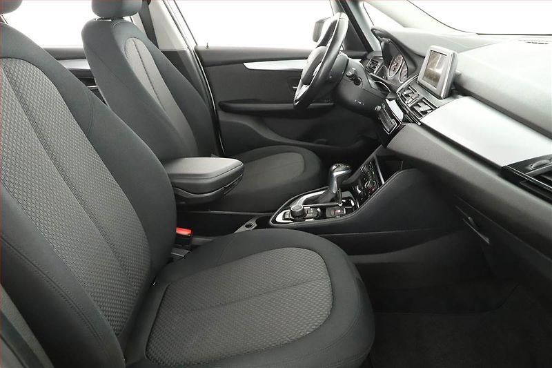 BMW Řada 2 (2016) 218i Gran Tourer, Automat - fotka 7 z 13