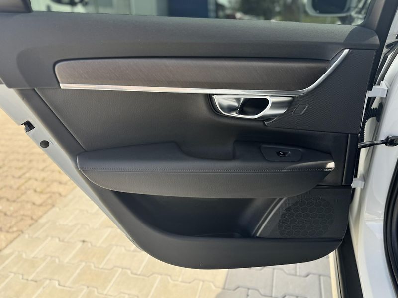 Volvo V90 CC D4 AWD/TZ/pneu REZERVACE - fotka 18 z 50