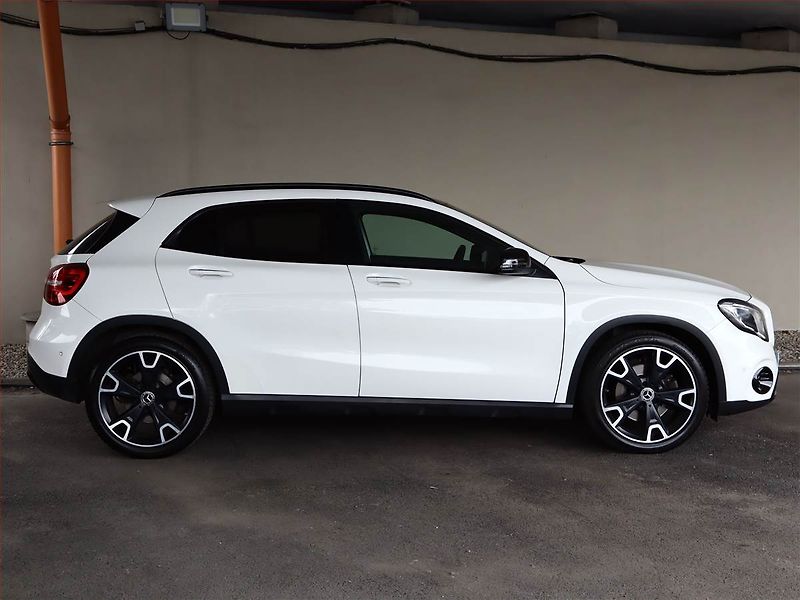 Mercedes-Benz GLA (2018) 220 4MATIC, 4X4, Automat - fotka 6 z 22