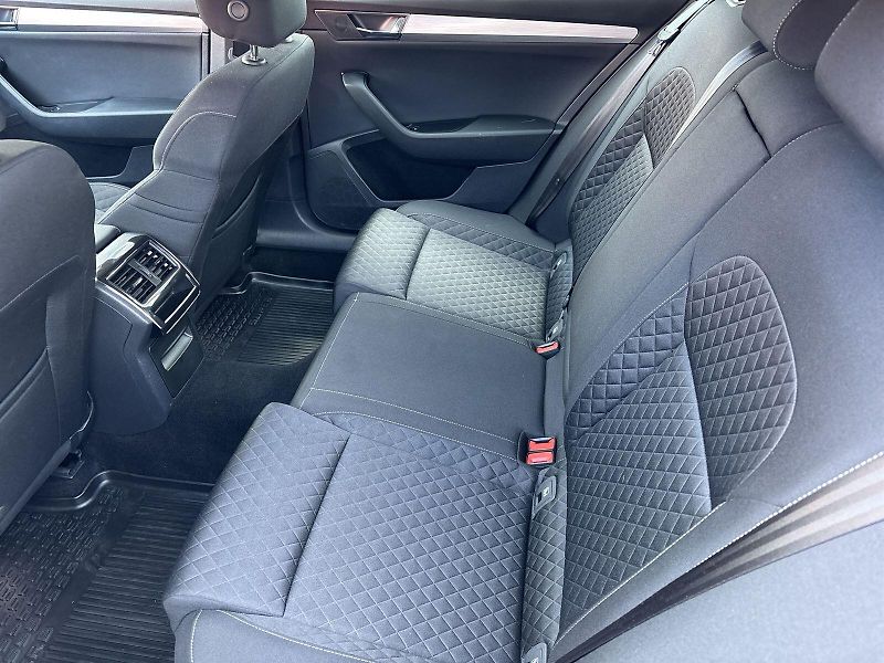 Škoda Superb (2023) Combi 2.0 TDI DSG Ambition - fotka 8 z 33