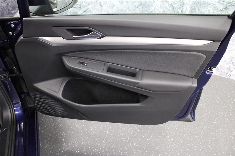 Volkswagen Golf 1,5 TSI EVO 96KW M6 1.MAJ. CZ - fotka 9 z 34