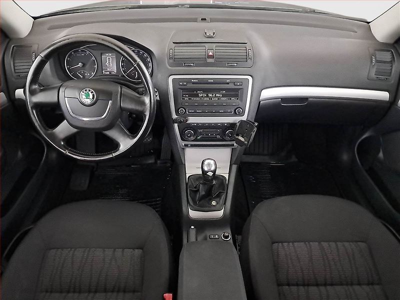 Škoda Octavia (2010) Elegance 1.6, Serv.kniha - fotka 8 z 14