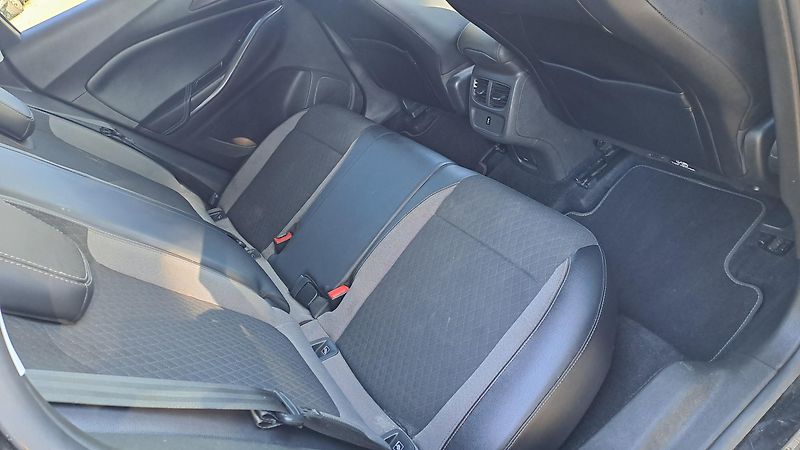 Opel Grandland X 1.2 Turbo S&S NAVI - fotka 8 z 26