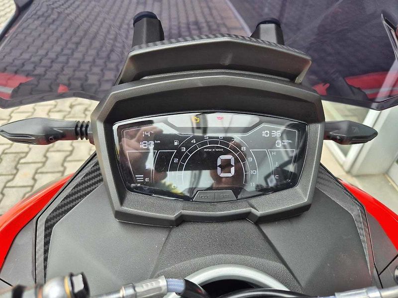 Aprilia SR GT 125 (2026) SPORT - AKČNÍ CENA - fotka 42 z 62