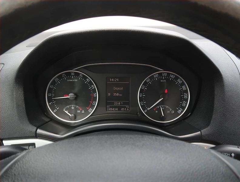 Škoda Octavia (2012) 1.6 TDI, Serv.kniha, Navi - fotka 11 z 18