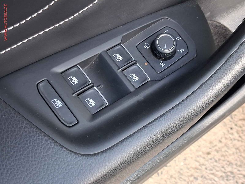 Volkswagen Passat (2020) 2.0 TDi, Elegance, DSG - fotka 11 z 18