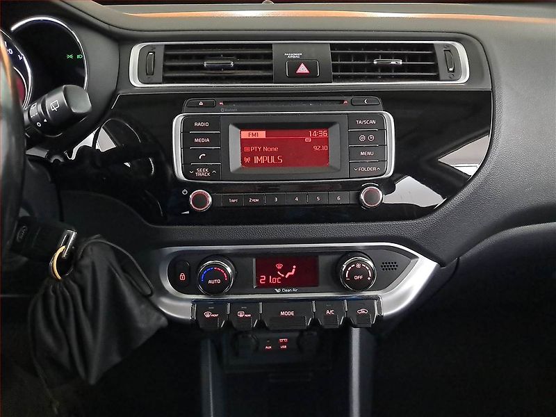 Kia Rio (2015) 1.25 CVVT, Tempomat - fotka 12 z 18