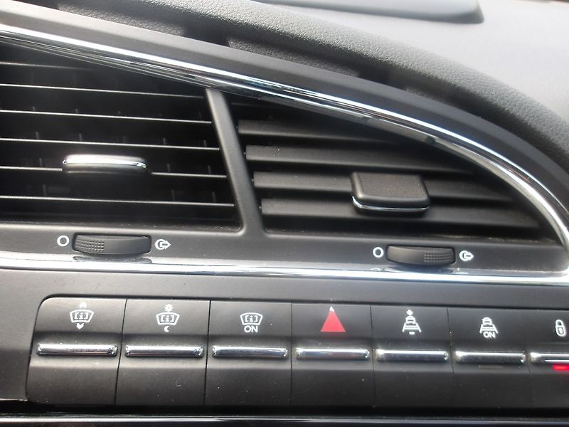 Peugeot 5008 1,6i KŮŽE, PĚKNÝ ! - fotka 28 z 29