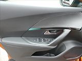 Peugeot 2008 1,2 PureTech 74kW Allure,závěs - náhled 32